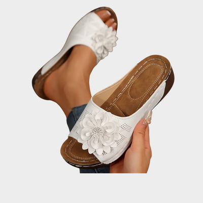 REGINE | STYLISH ORTHOPEDIC FLOWER SANDALS