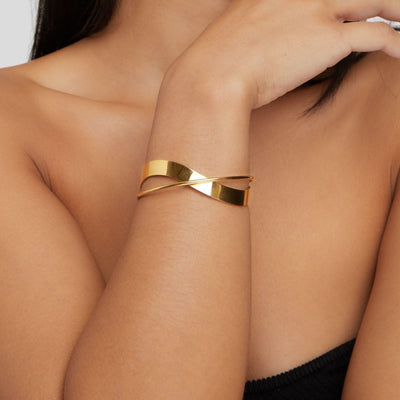 SOPHIA | STYLISH GOLD BANGLE